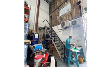 Se Alquila Local Comercial Parque Lefevre 400 mts $4.995.oo