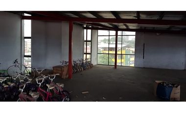 Se Vende Edificio-local Cial Calidonia 3.350 mts 5 pisos $2.700.000.oo