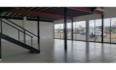 Se Alquila local Esquinero Los Pueblos 352 Mts $5.000.oo