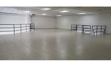 Se Alquila local Esquinero Los Pueblos 352 Mts $5.000.oo