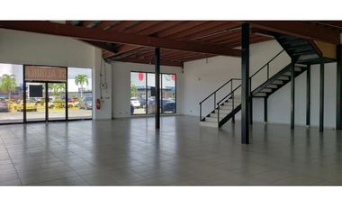 Se Alquila local Esquinero Los Pueblos 352 Mts $5.000.oo