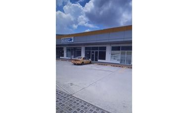 Se Alquilan 3  Locales en Mañanitas. 204 Mts $2.499.oo