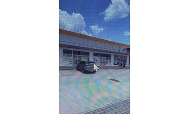 Se Alquilan 3  Locales en Mañanitas. 204 Mts $2.499.oo