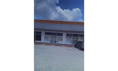 Se Alquilan 3  Locales en Mañanitas. 204 Mts $2.499.oo