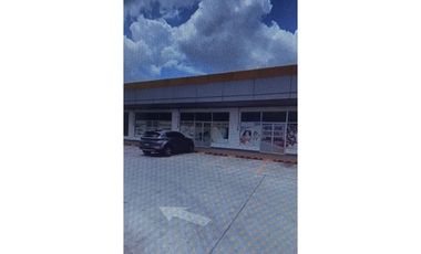 Se Alquilan 3  Locales en Mañanitas. 204 Mts $2.499.oo