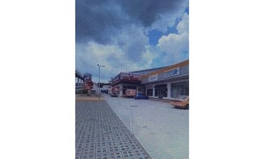 Se Alquilan 3  Locales en Mañanitas. 204 Mts $2.499.oo