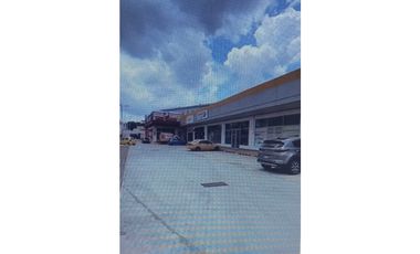 Se Alquilan 3  Locales en Mañanitas. 204 Mts $2.499.oo