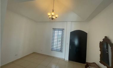 SE VENDE HERMOSA CASA