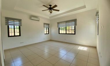 SE VENDE HERMOSA CASA