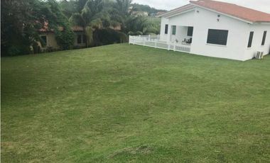 SE VENDE HERMOSA CASA
