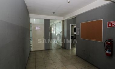 PALO SECO: AMPLIO LOCAL EN 2 NIVELES, ESTACIONAMIENTO Y MAGNIFICA UBICACIÒN