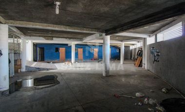 PALO SECO: AMPLIO LOCAL EN 2 NIVELES, ESTACIONAMIENTO Y MAGNIFICA UBICACIÒN