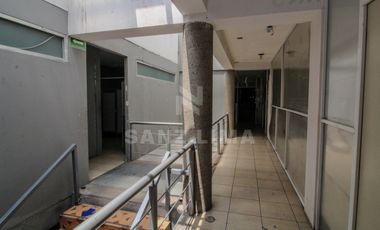 PALO SECO: AMPLIO LOCAL EN 2 NIVELES, ESTACIONAMIENTO Y MAGNIFICA UBICACIÒN