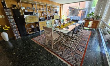 Residencia con amplio y hermoso jardín