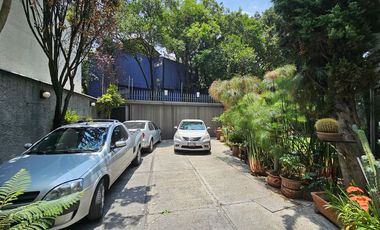 Residencia con amplio y hermoso jardín