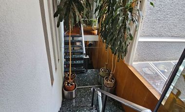 Residencia con amplio y hermoso jardín