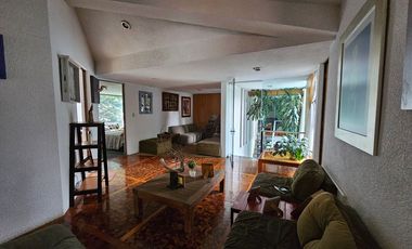 Residencia con amplio y hermoso jardín