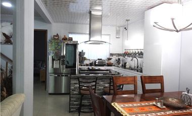Maat vende Casa en Conjunto Cerrado-Villeta. $450Millones
