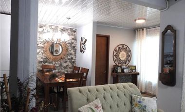 Maat vende Casa en Conjunto Cerrado-Villeta. $450Millones