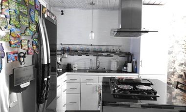 Maat vende Casa en Conjunto Cerrado-Villeta. $450Millones
