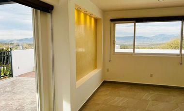 VENTA CASA ZIBATA DE AUTOR EN ESQUINA