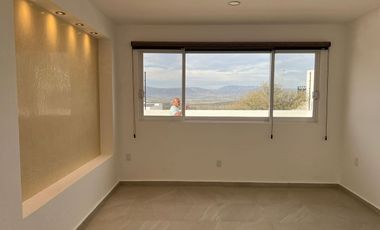 VENTA CASA ZIBATA DE AUTOR EN ESQUINA