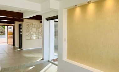 VENTA CASA ZIBATA DE AUTOR EN ESQUINA