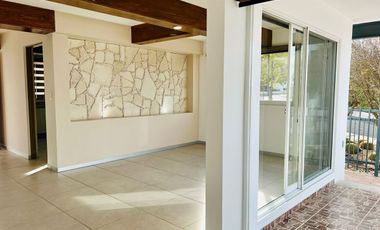 VENTA CASA ZIBATA DE AUTOR EN ESQUINA