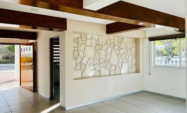 VENTA CASA ZIBATA DE AUTOR EN ESQUINA