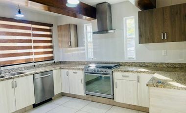 VENTA CASA ZIBATA DE AUTOR EN ESQUINA