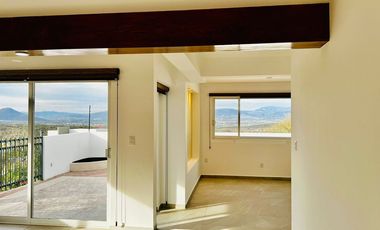 VENTA CASA ZIBATA DE AUTOR EN ESQUINA