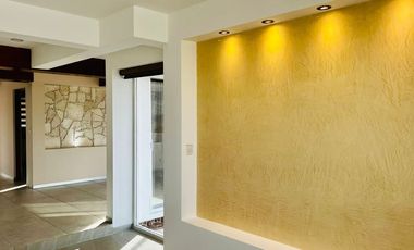 VENTA CASA ZIBATA DE AUTOR EN ESQUINA