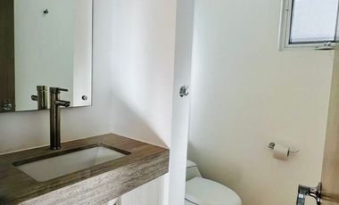 VENTA CASA ZIBATA DE AUTOR EN ESQUINA