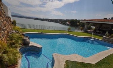 VENTA CASA EN TEQUESQUITENGO,  ORILLA DEL LAGO