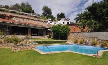 VENTA CASA EN TEQUESQUITENGO,  ORILLA DEL LAGO
