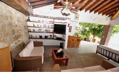 VENTA CASA EN TEQUESQUITENGO,  ORILLA DEL LAGO