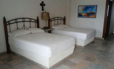 VENTA CASA EN TEQUESQUITENGO,  ORILLA DEL LAGO