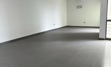 Oficina en Arriendo en Colombia con Avenida Cardenal Carlos Oviedo Cavada.