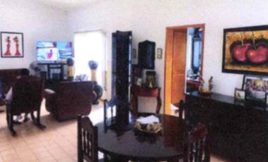 Venta de Vivienda unifamiliar con local comercial adjunto