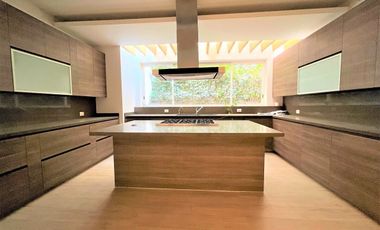 VENTA CASA  EN LOMAS DE REFORMA A MUY BUEN PRECIO