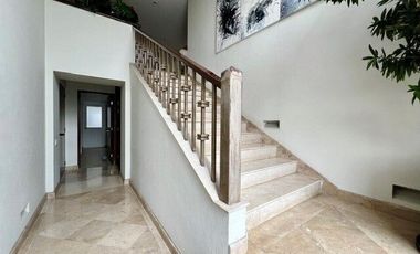 VENTA CASA  EN LOMAS DE REFORMA A MUY BUEN PRECIO