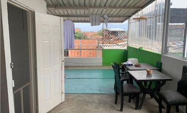VENTA DE CASA 3 PISOS REFORMADA PEATONAL  ID 733