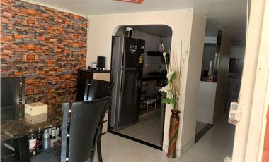 VENTA DE CASA 3 PISOS REFORMADA PEATONAL  ID 733
