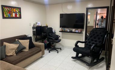 VENTA DE CASA 3 PISOS REFORMADA PEATONAL  ID 733