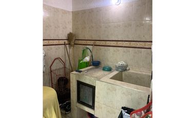 VENTA DE CASA 3 PISOS REFORMADA PEATONAL  ID 733