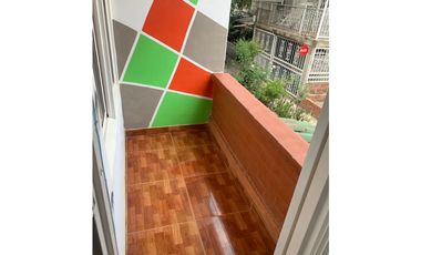 VENTA DE CASA 3 PISOS REFORMADA PEATONAL  ID 733