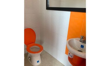 VENTA DE CASA 3 PISOS REFORMADA PEATONAL  ID 733