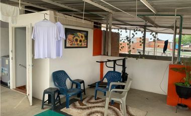 VENTA DE CASA 3 PISOS REFORMADA PEATONAL  ID 733