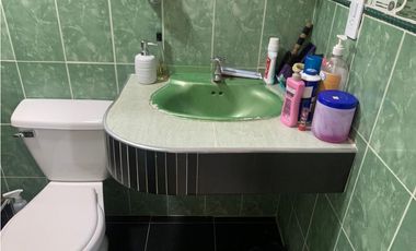 VENTA DE CASA 3 PISOS REFORMADA PEATONAL  ID 733