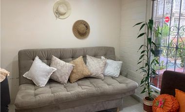 VENTA DE CASA 3 PISOS REFORMADA PEATONAL  ID 733